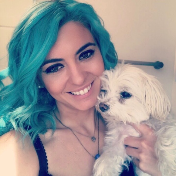 Meet your Posh Ambassador, Blue Lady - Picture 2 of 3